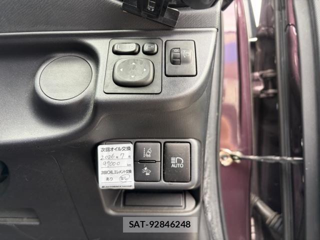 Toyota AQUA 2017-03 7214776-13
