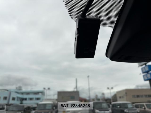 Toyota AQUA 2017-03 7214776-16