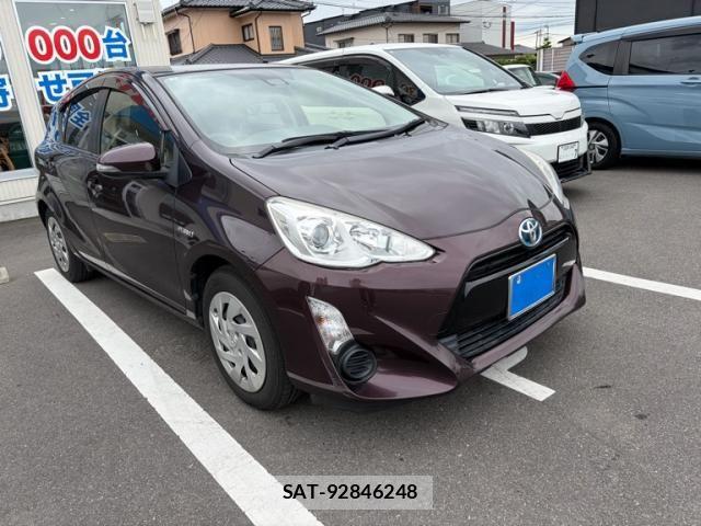 Toyota AQUA 2017-03 7214776-1