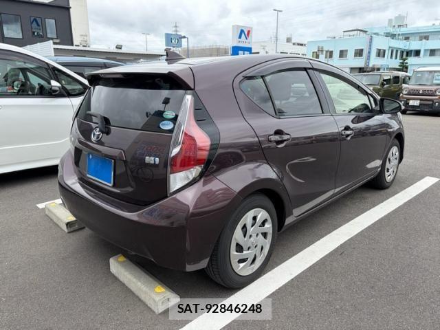 Toyota AQUA 2017-03 7214776-2