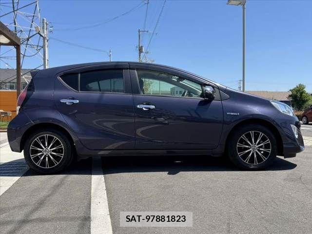 Toyota AQUA 2015-10 7214757-11