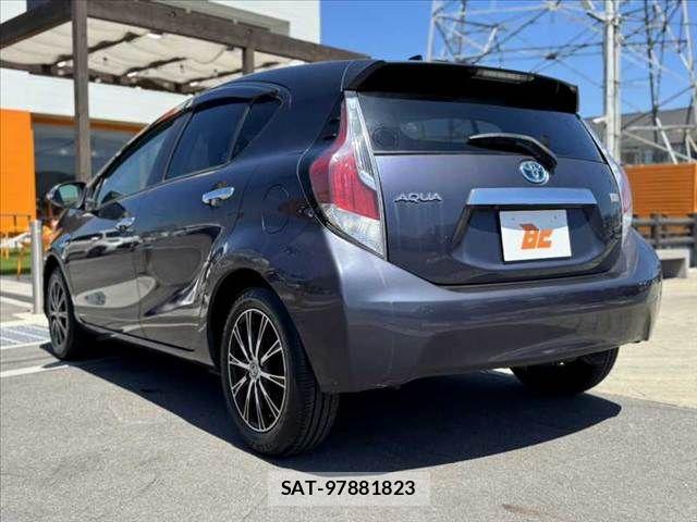 Toyota AQUA 2015-10 7214757-12