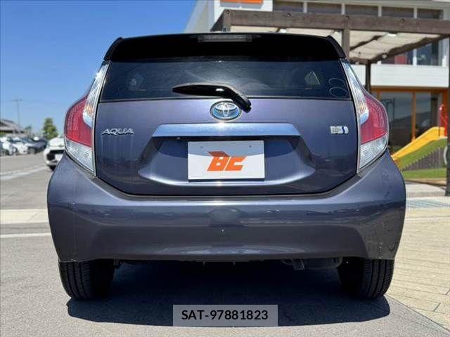 Toyota AQUA 2015-10 7214757-13