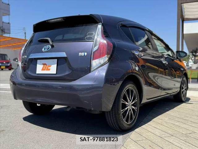 Toyota AQUA 2015-10 7214757-14