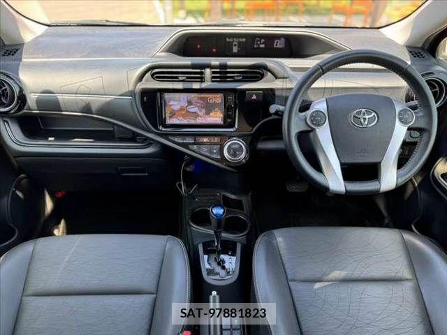 Toyota AQUA 2015-10 7214757-1