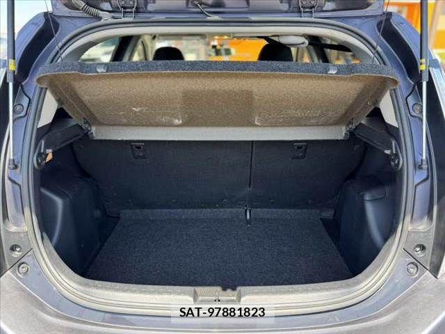 Toyota AQUA 2015-10 7214757-19