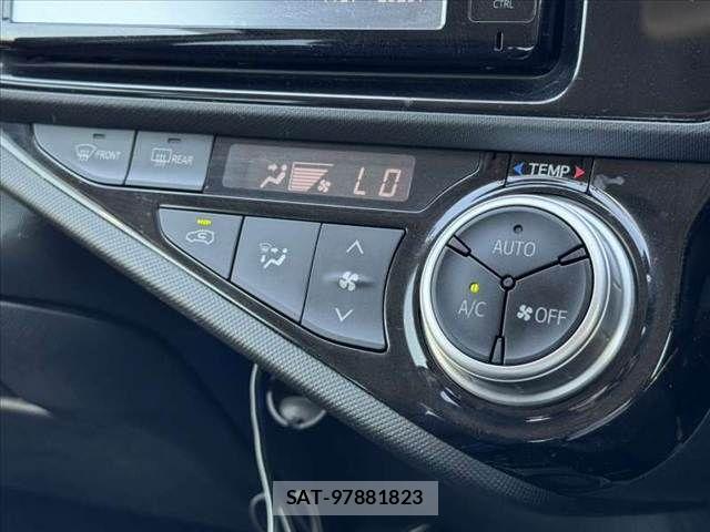 Toyota AQUA 2015-10 7214757-23