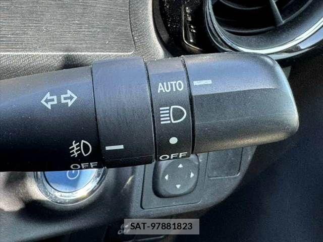 Toyota AQUA 2015-10 7214757-24