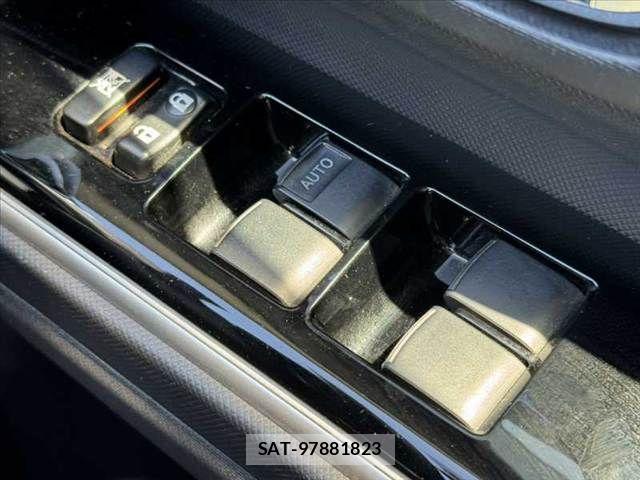 Toyota AQUA 2015-10 7214757-26