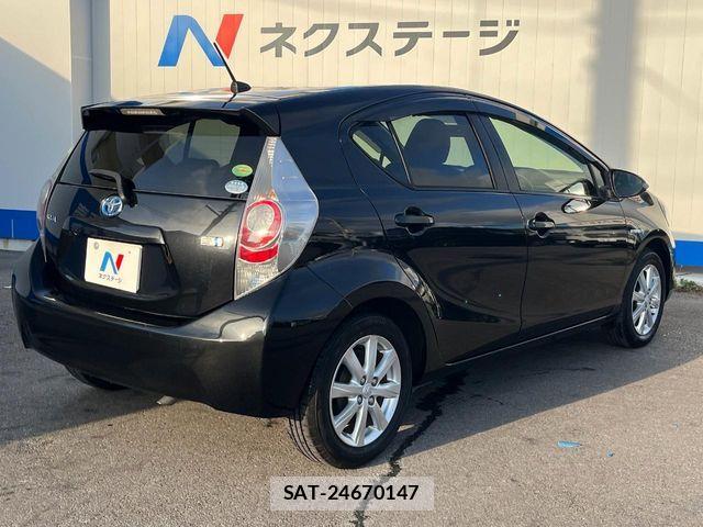 Toyota AQUA 2014-09 7214725-17