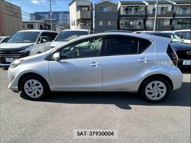 Toyota AQUA 2021-05 7214852-9