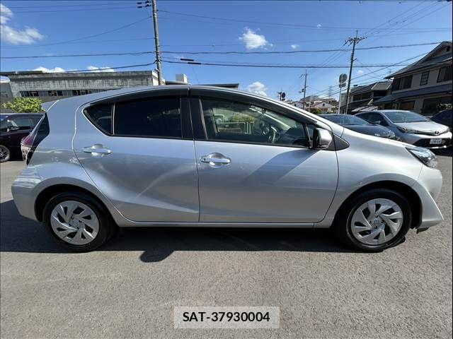 Toyota AQUA 2021-05 7214852-5