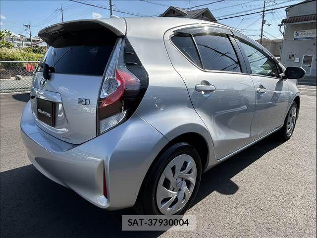 Toyota AQUA 2021-05 7214852-6