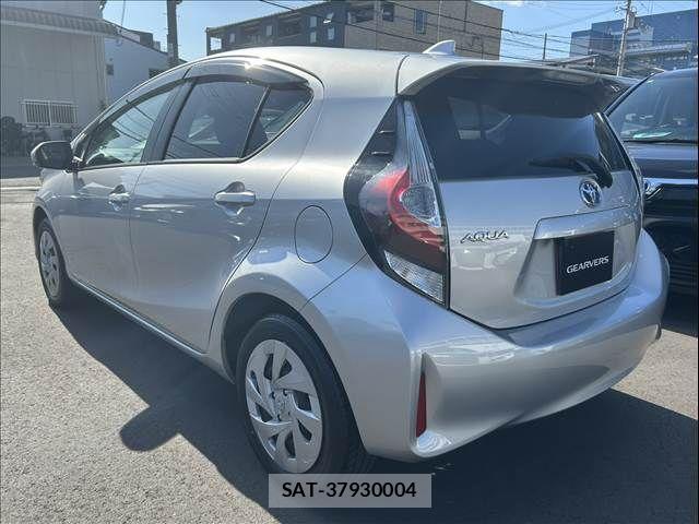 Toyota AQUA 2021-05 7214852-8
