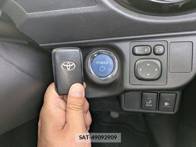 Toyota AQUA 2015-02 7214735-11
