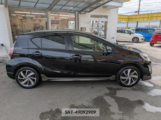 Toyota AQUA 2015-02 7214735-17