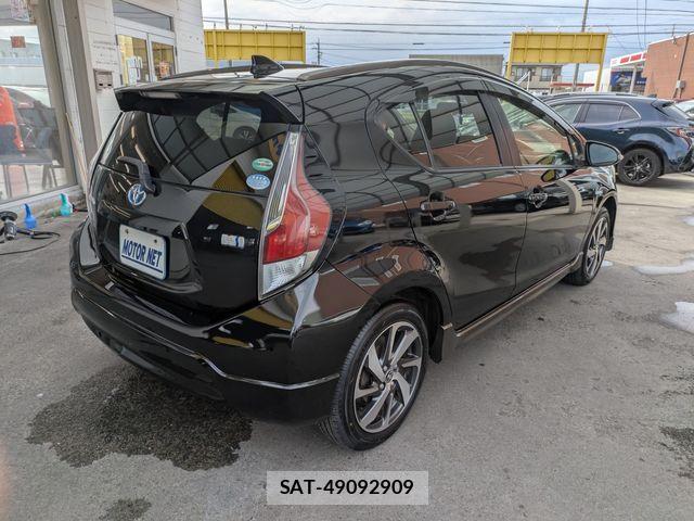 Toyota AQUA 2015-02 7214735-1