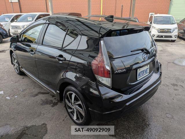 Toyota AQUA 2015-02 7214735-19