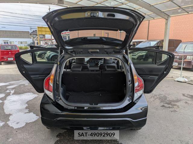 Toyota AQUA 2015-02 7214735-23