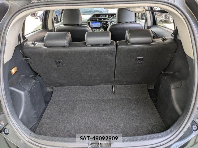 Toyota AQUA 2015-02 7214735-5