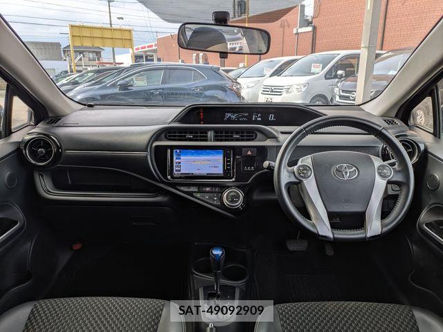 Toyota AQUA 2015-02 7214735-7