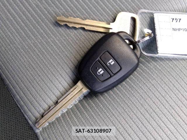 Toyota AQUA 2014-05 7214717-10