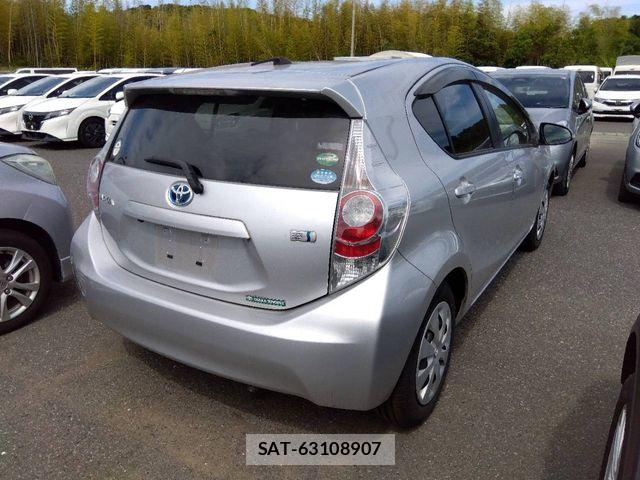 Toyota AQUA 2014-05 7214717-2