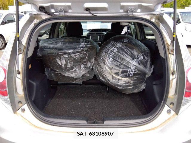 Toyota AQUA 2014-05 7214717-5