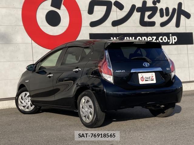 Toyota AQUA 2017-05 7214779-13