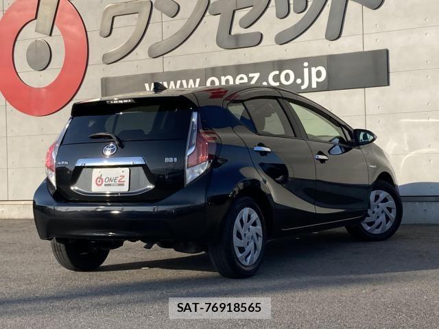 Toyota AQUA 2017-05 7214779-1