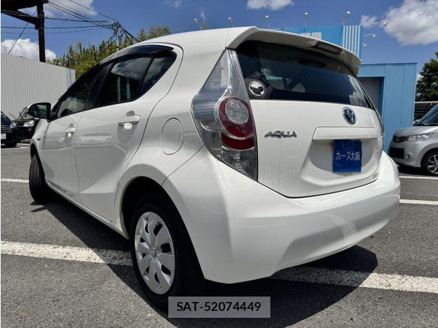 Toyota AQUA 2014-09 7214723-2