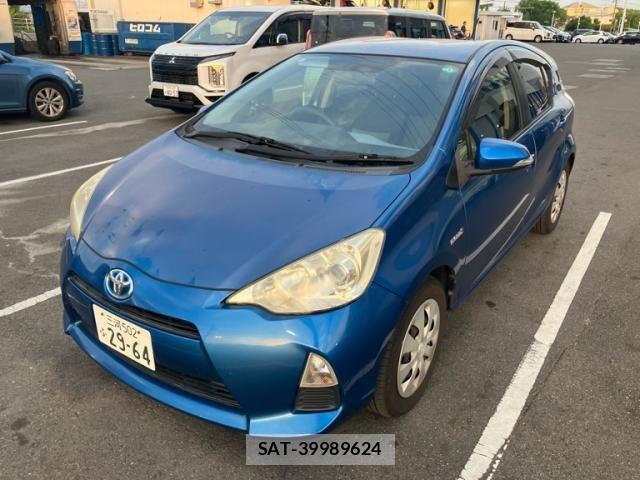 Toyota AQUA 2013-09 7214708-0