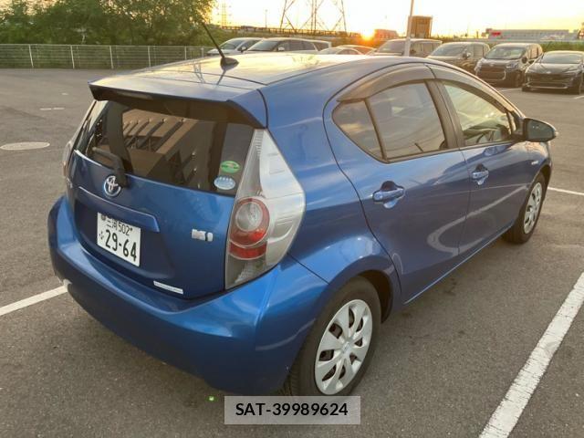 Toyota AQUA 2013-09 7214708-2