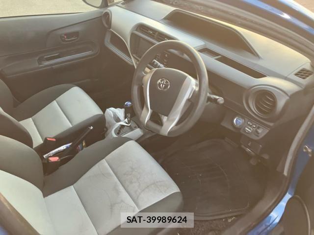 Toyota AQUA 2013-09 7214708-3