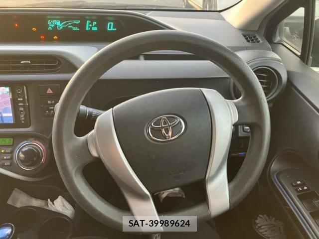 Toyota AQUA 2013-09 7214708-5