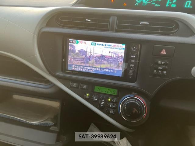 Toyota AQUA 2013-09 7214708-6
