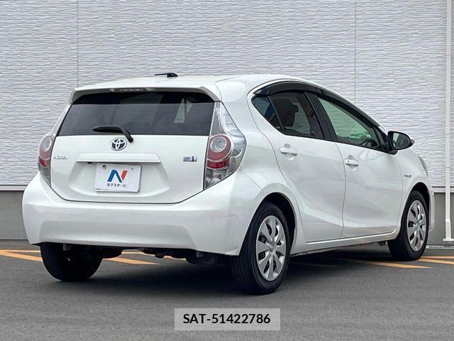 Toyota AQUA 2012-03 7214669-16