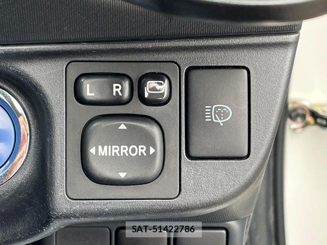Toyota AQUA 2012-03 7214669-6