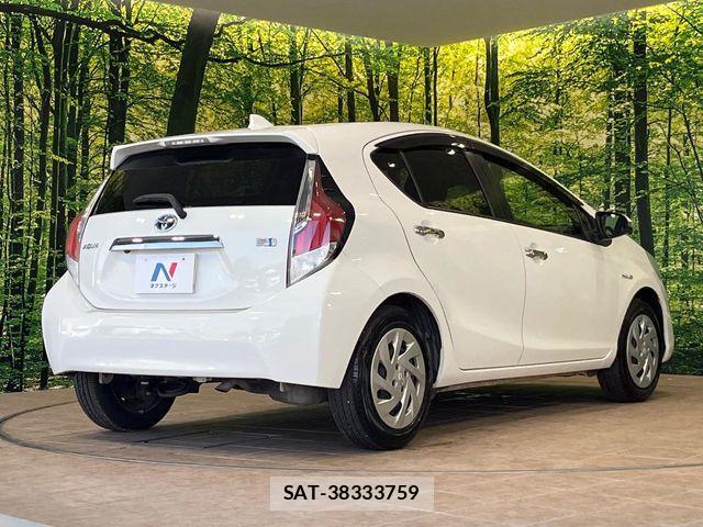 Toyota AQUA 2017-02 7214774-16