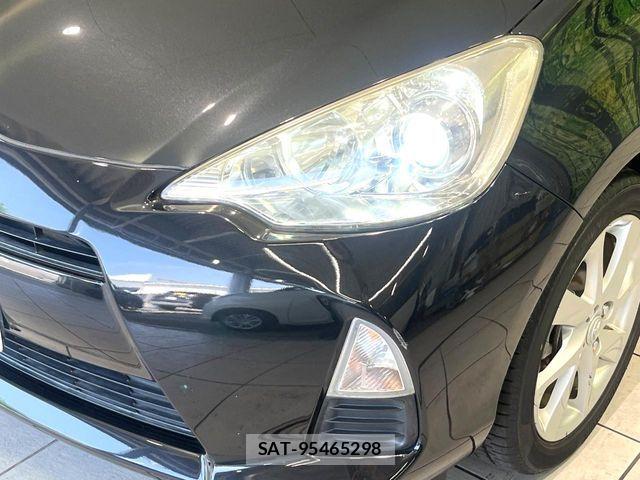 Toyota AQUA 2014-01 7214716-11