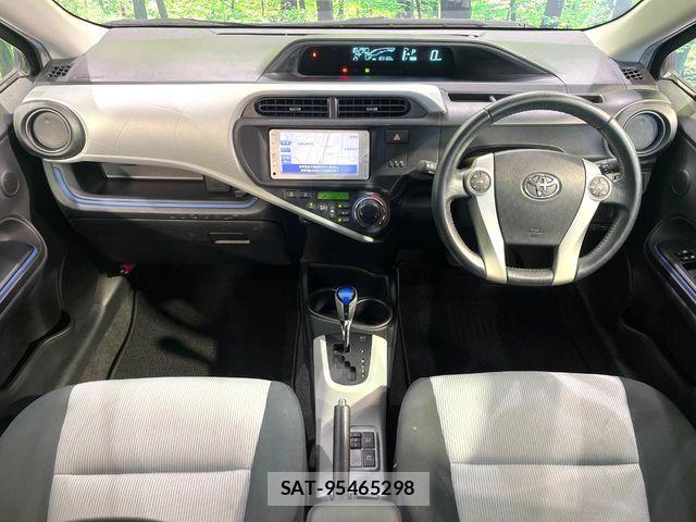 Toyota AQUA 2014-01 7214716-1