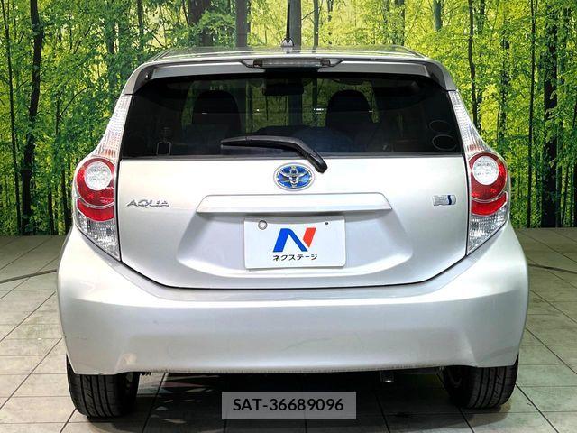 Toyota AQUA 2012-04 7214674-14