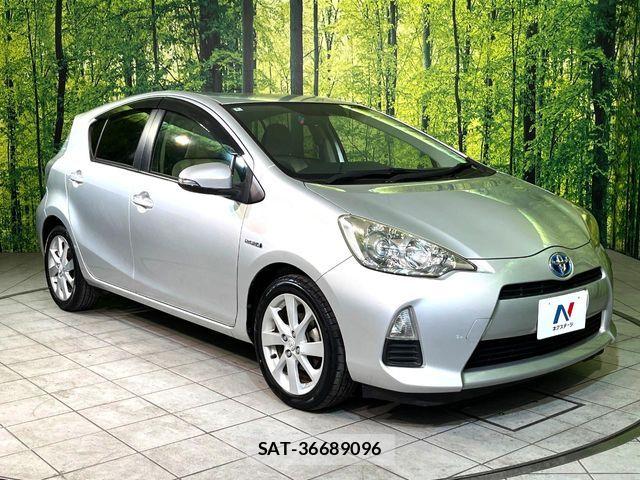 Toyota AQUA 2012-04 7214674-15