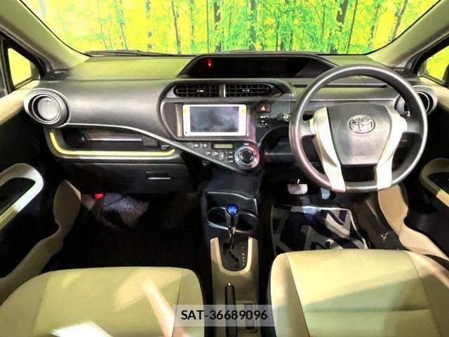 Toyota AQUA 2012-04 7214674-1