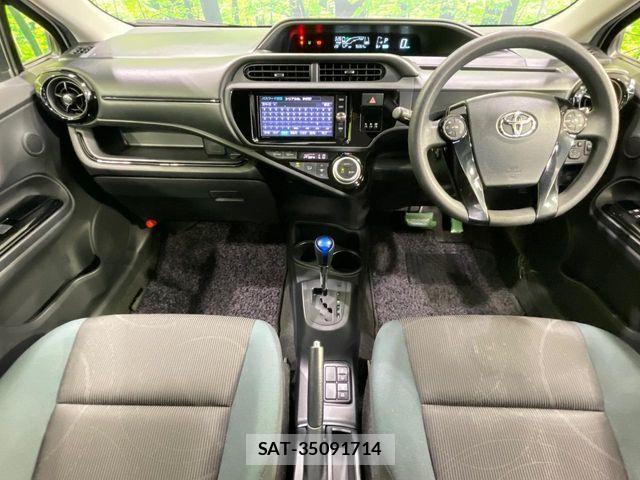 Toyota AQUA 2017-05 7214781-1