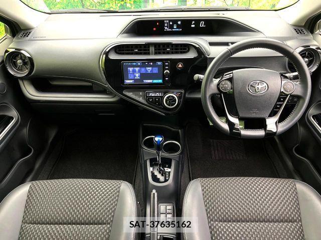 Toyota AQUA 2017-09 7214788-1