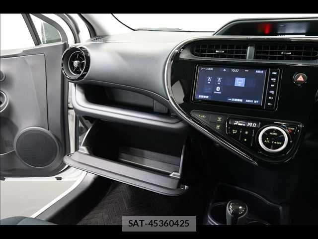Toyota AQUA 2019-07 7214833-12