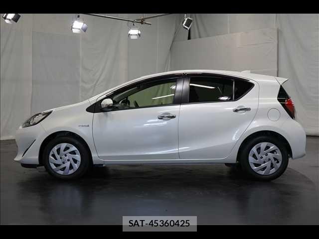 Toyota AQUA 2019-07 7214833-14