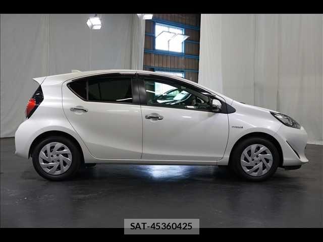 Toyota AQUA 2019-07 7214833-15