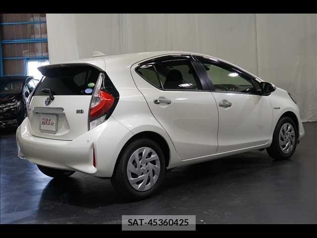 Toyota AQUA 2019-07 7214833-8